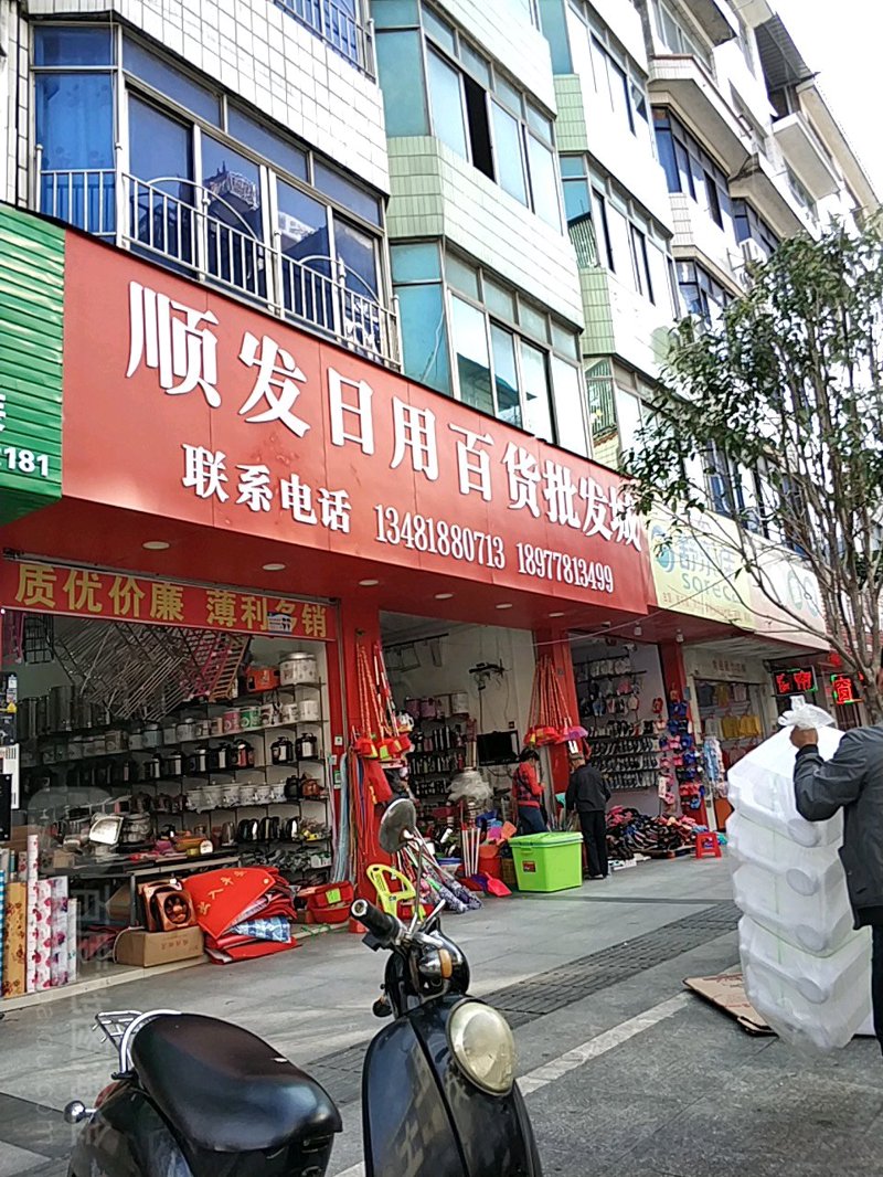 植绒衣架和不植绒哪个好?选择衣服挂放的最佳方式